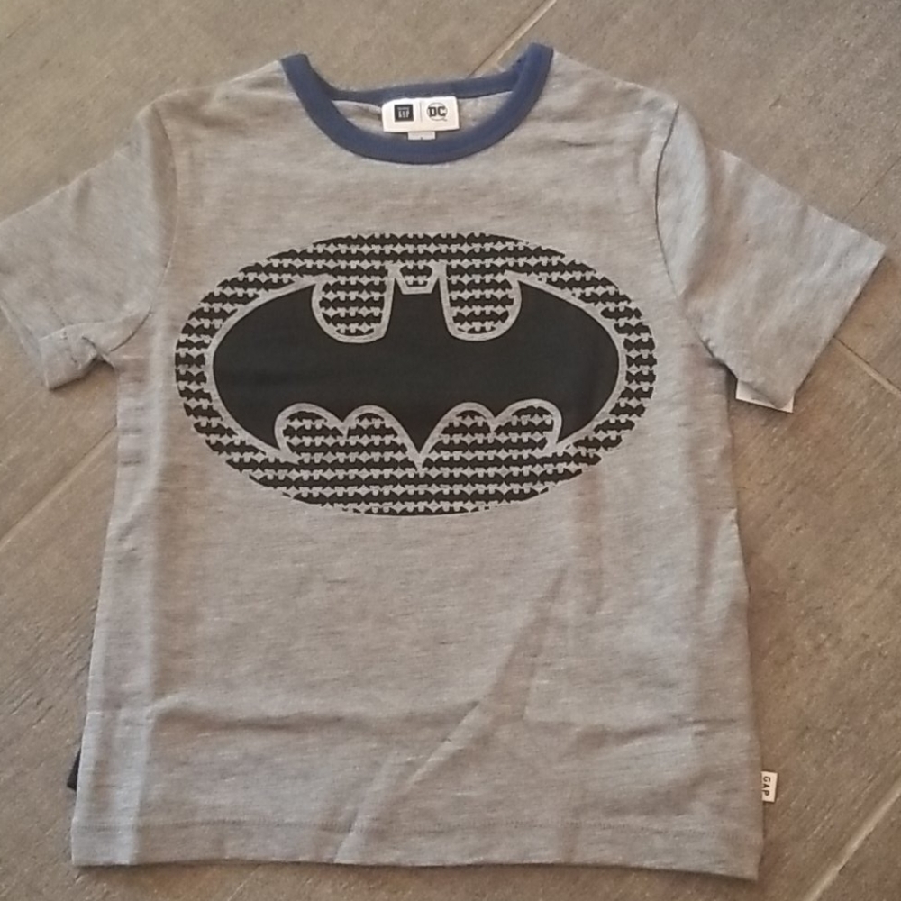 Gap DC Batman shirt w/cape